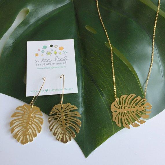 Monstera Delicoisa Leaf Necklace - Image 2