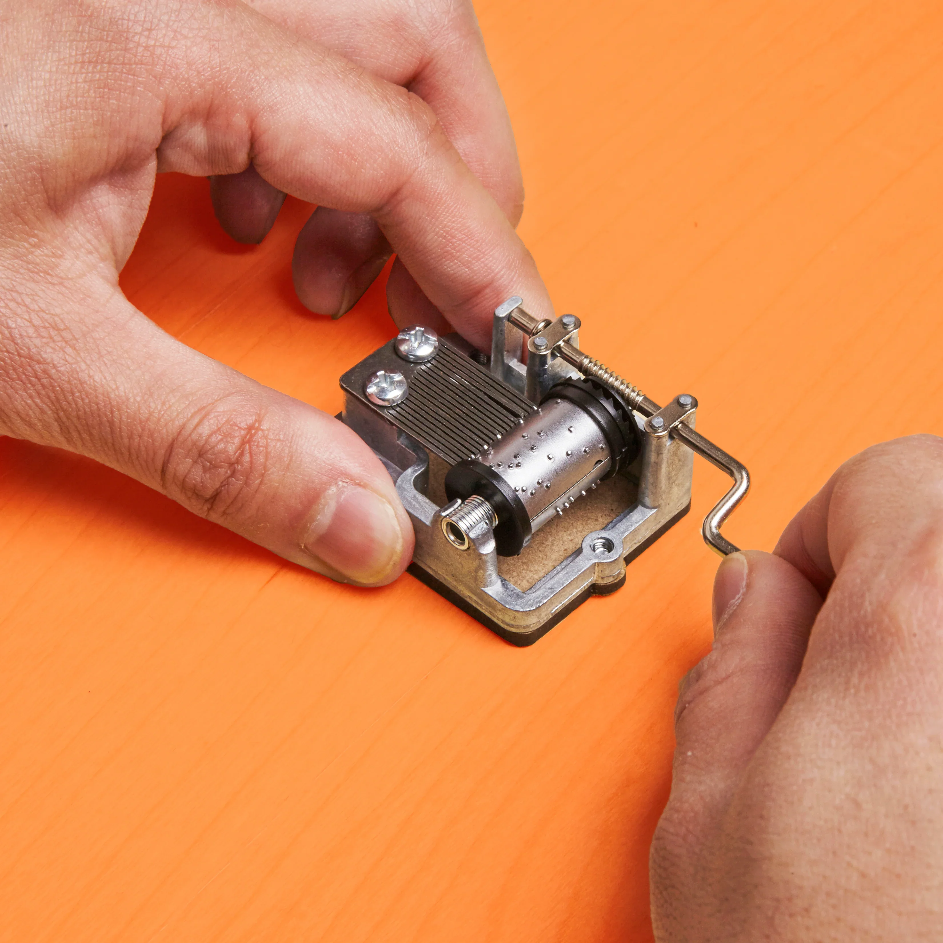 What A Wonderful World - Crank Handle Music Box - Image 2